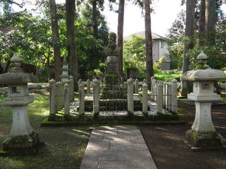 朝倉義景の墓(義景公園)写真