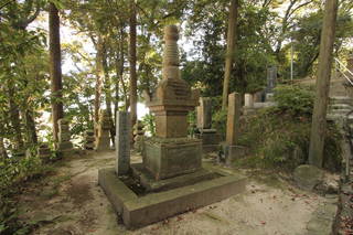 友田興藤の墓(洞雲寺)写真