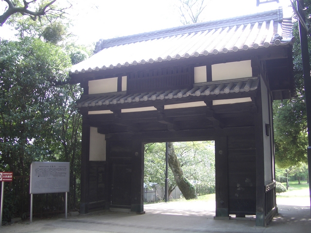 名島門(脇門)の写真