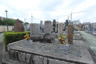小関三五郎と加藤勘三郎の墓(了玄院)写真