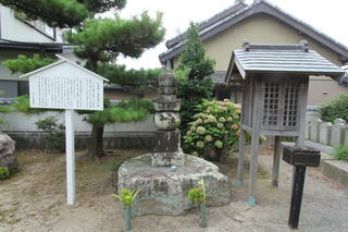 西郷弾正の墓(医王寺)写真