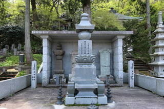 顕性院御田の方の墓(妙慶寺)写真