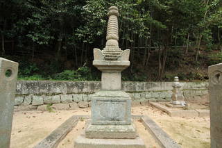 穂井田元清の墓(洞雲寺)写真