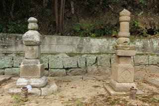桂元澄夫妻の墓(洞雲寺)写真