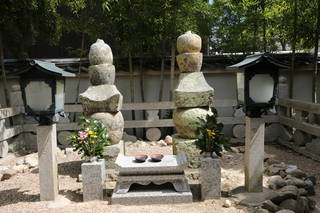 別所長治の首塚(雲龍寺)写真