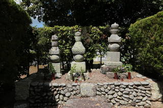 三木城主伊木氏の墓(正入寺)写真