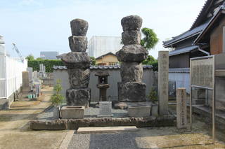 生駒親正夫妻の墓所(弘憲寺)写真