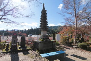 武田信玄供養灰塚(長岳寺)写真