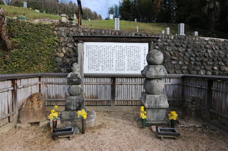 三村家親・元親の墓(源樹寺)写真