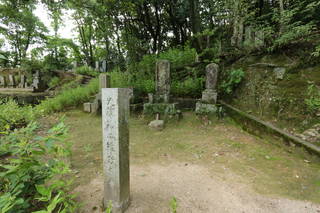 和田惟政の墓(伊勢寺)写真