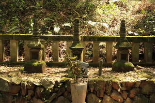 上田朝直の墓写真